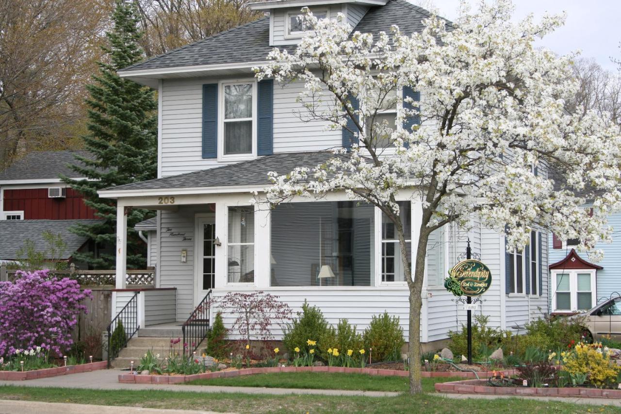 Serendipity Bed And Breakfast Saugatuck Exterior photo